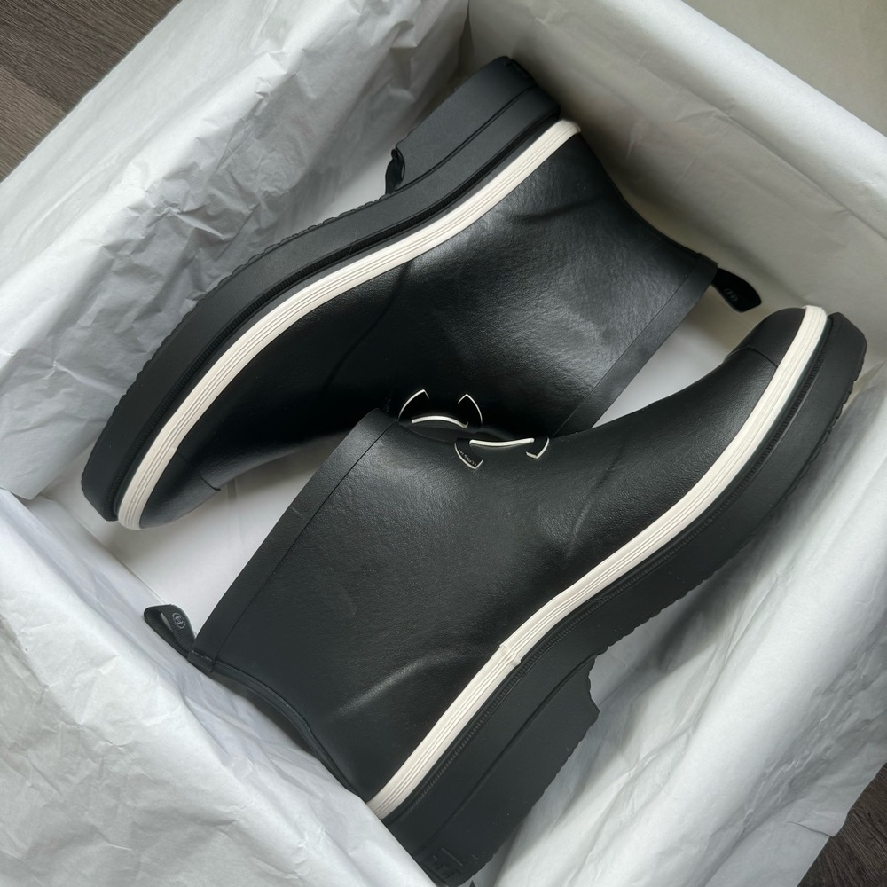 CHANEL Black and White Winter Boots - Picture 3 of 6